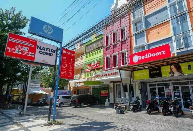 ホテル Reddoorz Syariah At Kelud Sampangan Semarang