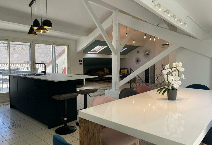 Superbe Loft Avec Terrasse à 2 Pas Du Palais Des Papes