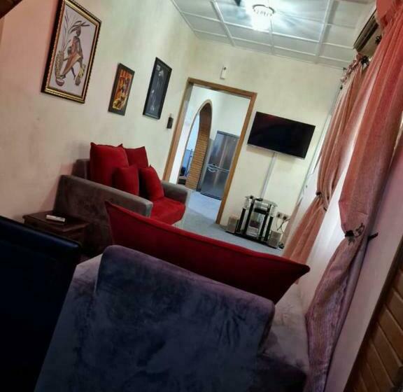 2 Bedrooms Shortlet Apartment In Oluyole Estate Ibadan