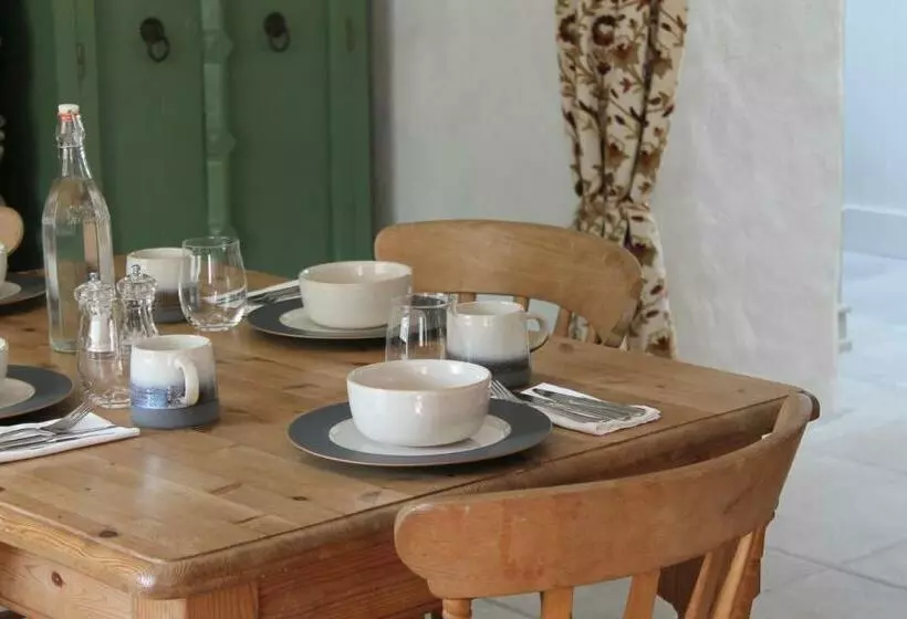 Aamiaismajoitus (B&B) Hen Ffermdy