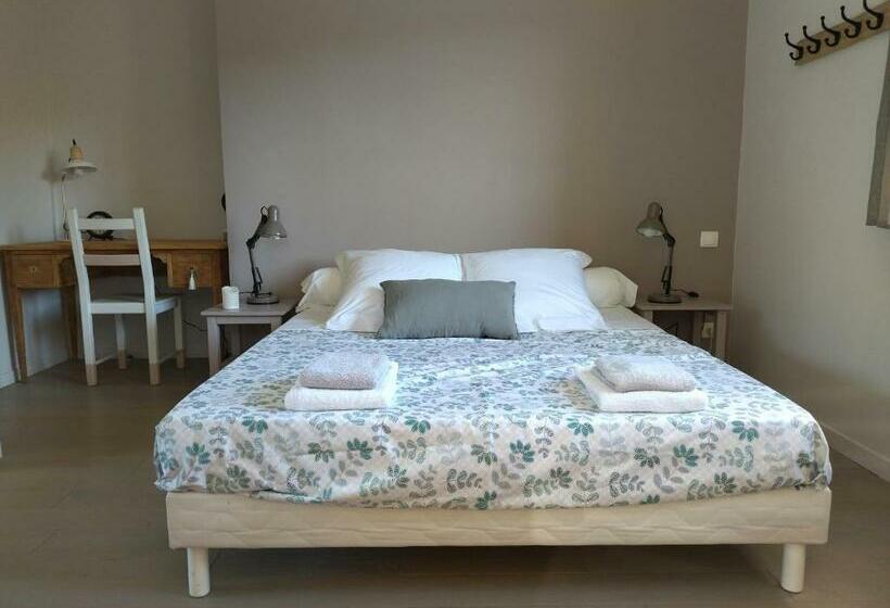 مبيت وإفطار Le Grand Cèdre 2 Chambres D Hôtes Sud Ardèche