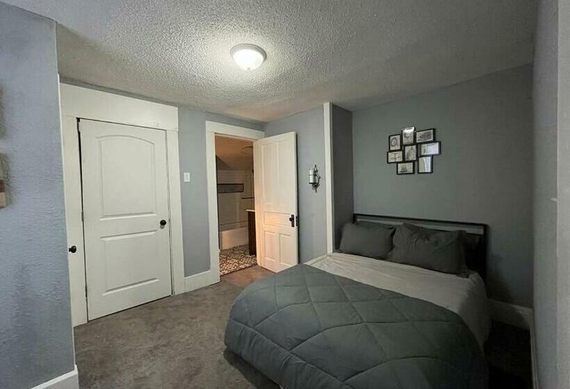 Entire House In Downtown Indy!