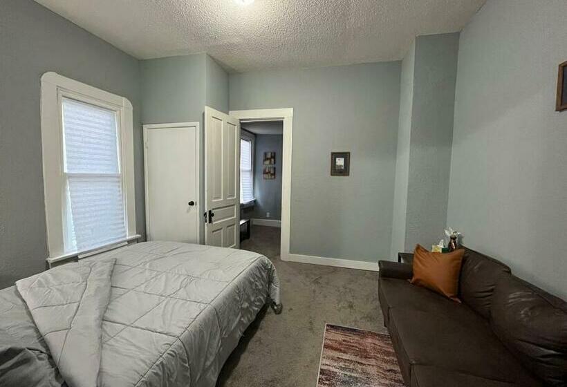 Entire House In Downtown Indy!