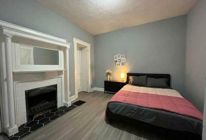 Entire House In Downtown Indy!