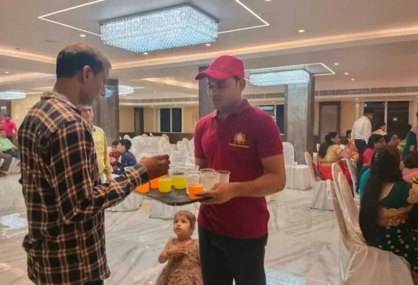 ホテル Ekta International !! 300 Mts From Baba Baidyanath Dham Temple !!