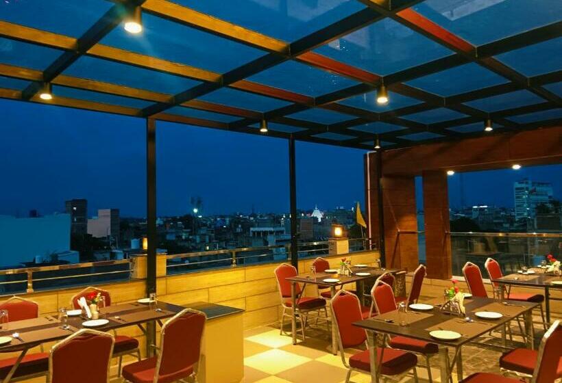 호텔 Ekta International !! 300 Mts From Baba Baidyanath Dham Temple !!