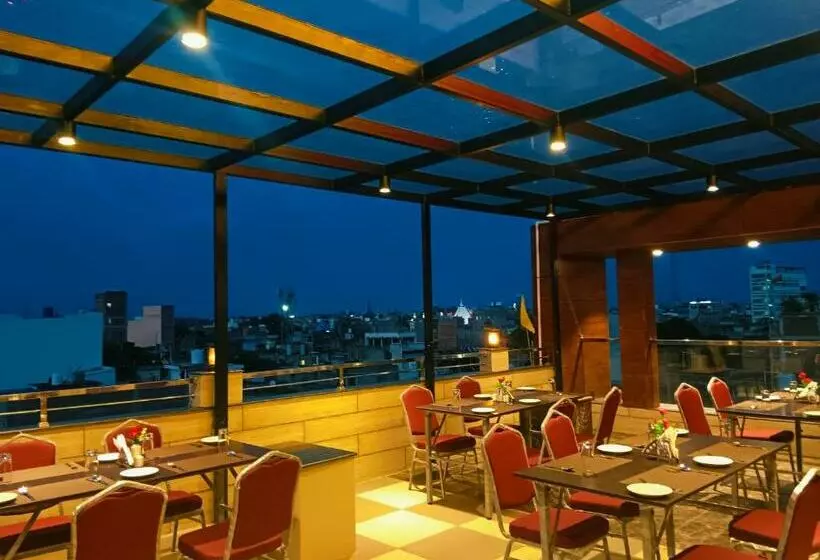 ホテル Ekta International !! 300 Mts From Baba Baidyanath Dham Temple !!