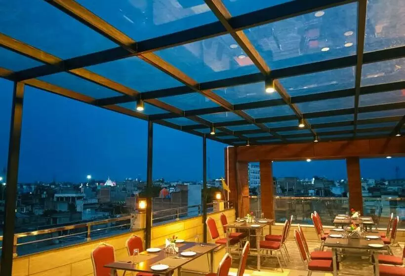 ホテル Ekta International !! 300 Mts From Baba Baidyanath Dham Temple !!