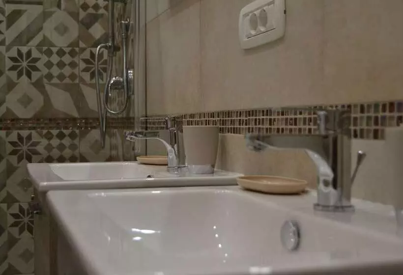 تختخواب و صبحانه Karina S Rooms