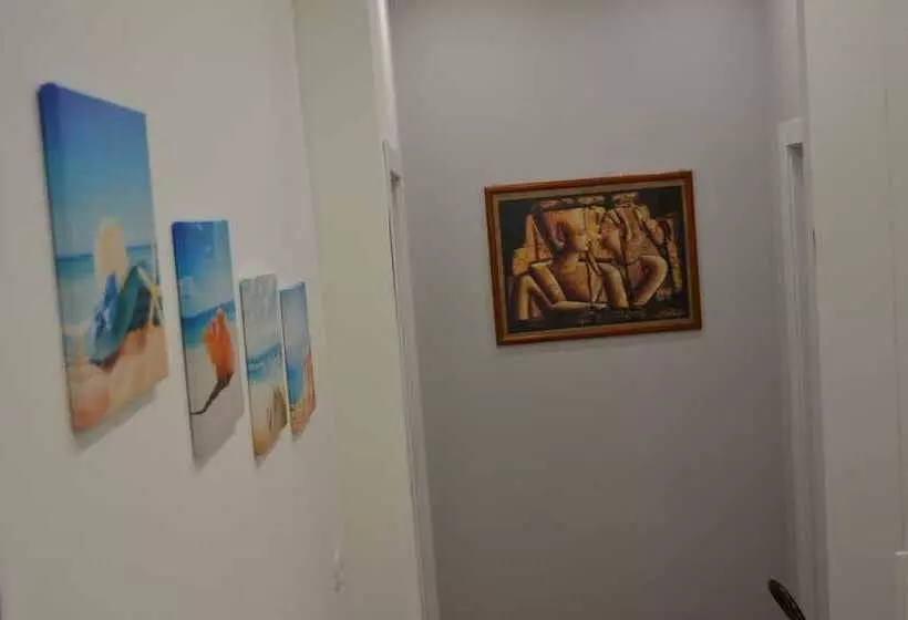 تختخواب و صبحانه Karina S Rooms