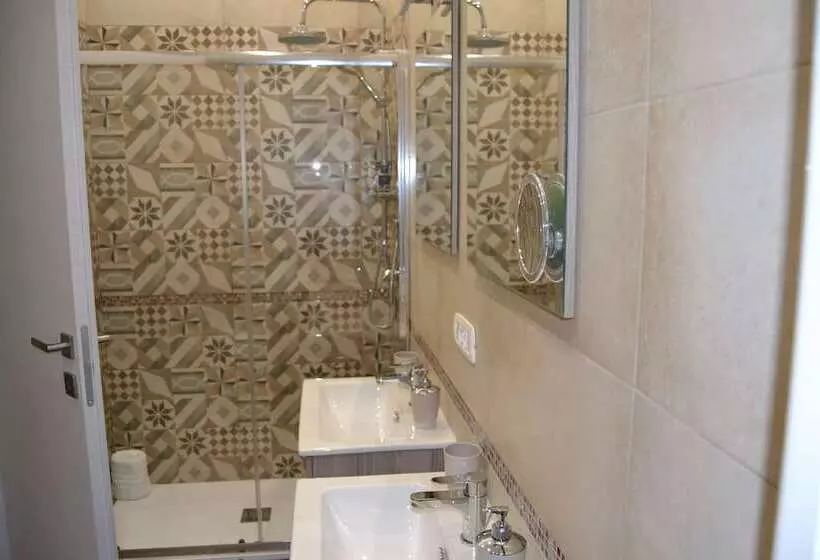 تختخواب و صبحانه Karina S Rooms
