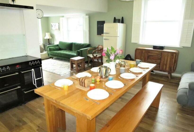 Entire Brighton Townhouse Close To Beach And Shops Bn1