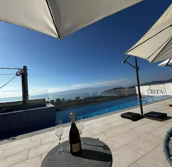 هتل La Vista Luxury Villa