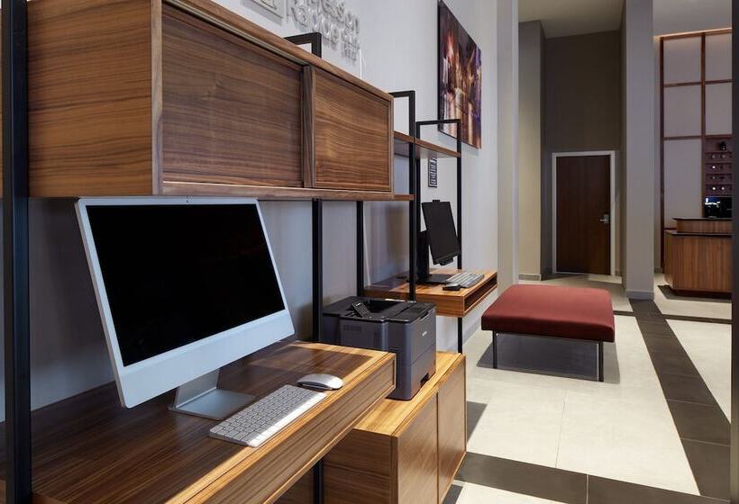 هتل Residence Inn By Marriott Montreal Midtown