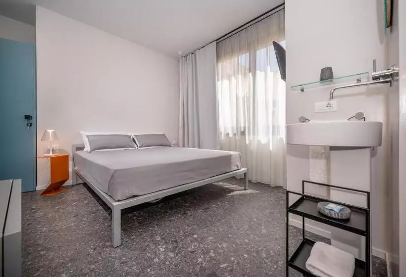 Majatalo Bed 10.5   Design Suite