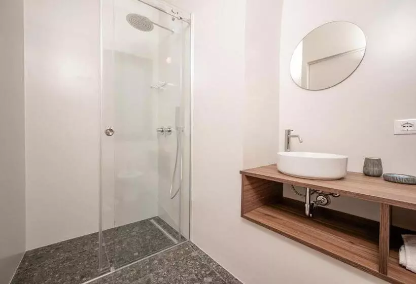 Majatalo Bed 10.5   Design Suite