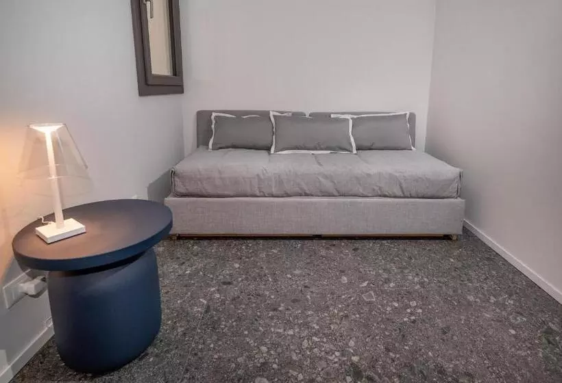 Majatalo Bed 10.5   Design Suite