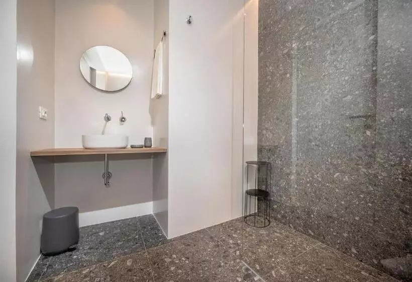 Majatalo Bed 10.5   Design Suite