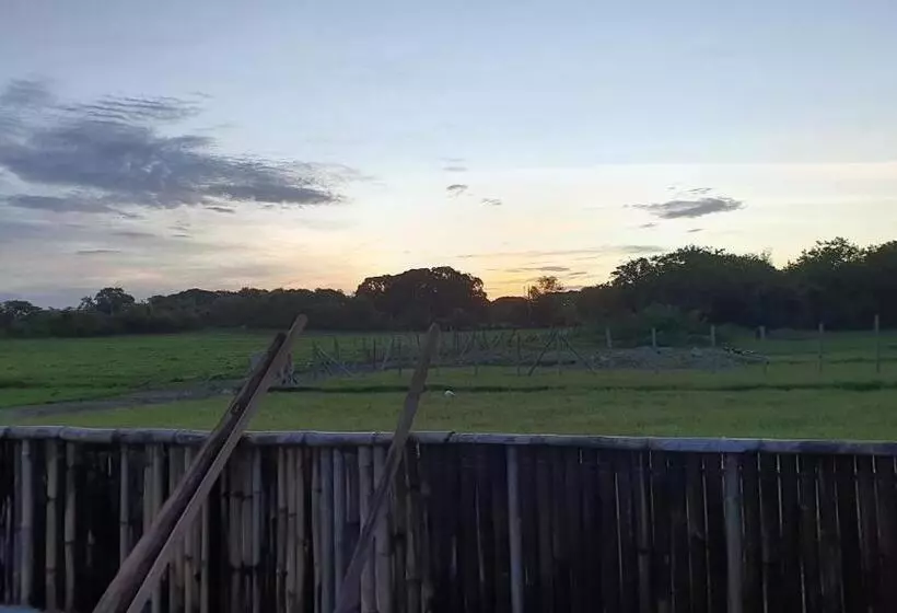 Majatalo Calatagan S Bahay Kubo   With Beach Access