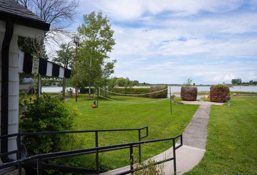 호스텔 Somewhere In Time   Retro Spacious Cottage With Private Sandy Beach