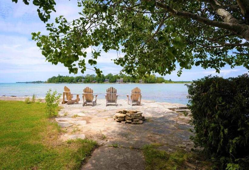 호스텔 Somewhere In Time   Retro Spacious Cottage With Private Sandy Beach