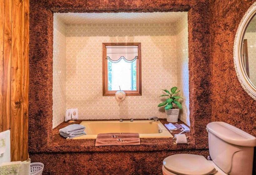 호스텔 Somewhere In Time   Retro Spacious Cottage With Private Sandy Beach