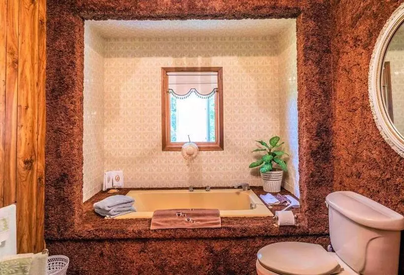 ユースホステル Somewhere In Time   Retro Spacious Cottage With Private Sandy Beach