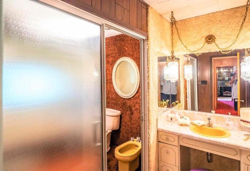 호스텔 Somewhere In Time   Retro Spacious Cottage With Private Sandy Beach