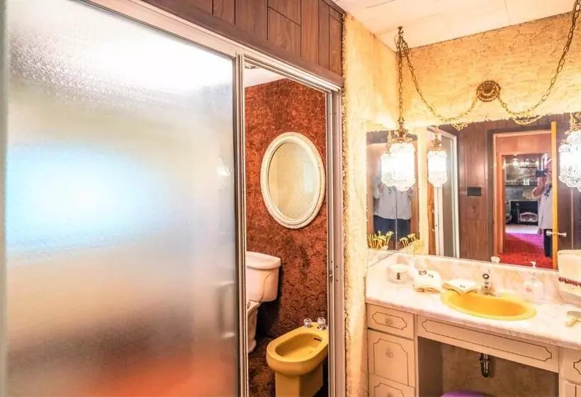 ユースホステル Somewhere In Time   Retro Spacious Cottage With Private Sandy Beach
