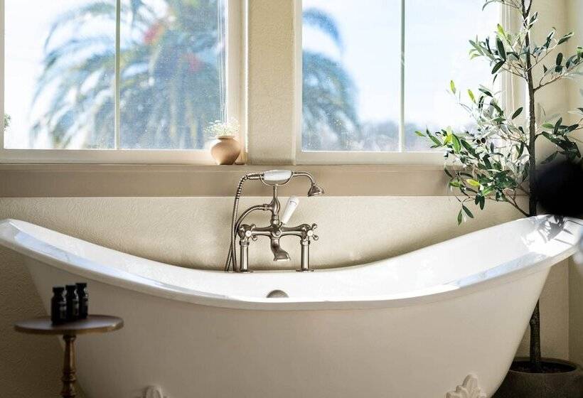 Fiano By Avantstay Centrally Located Haven W/ Stunning Courtyard & Pool Table