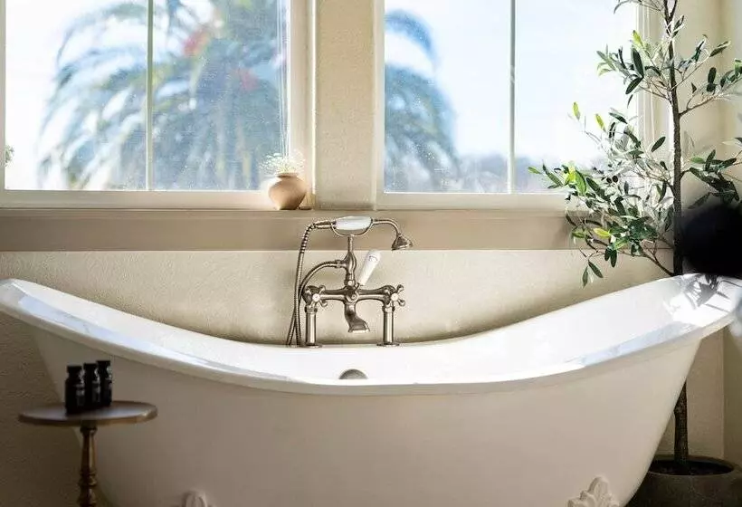 Fiano By Avantstay Centrally Located Haven W/ Stunning Courtyard & Pool Table