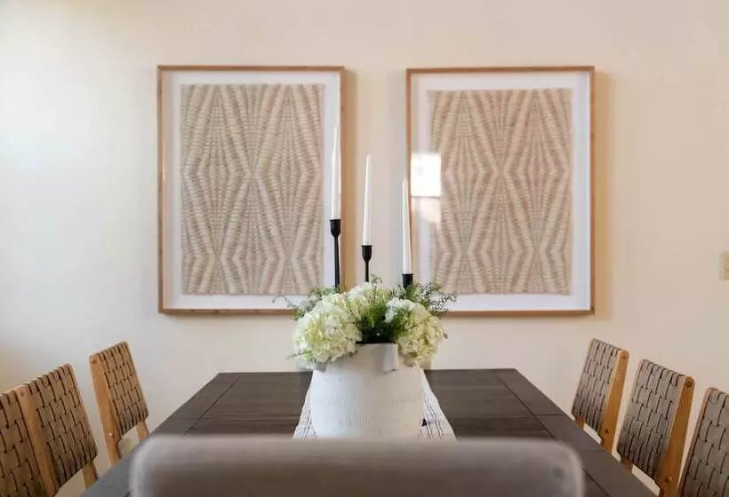 Fiano By Avantstay Centrally Located Haven W/ Stunning Courtyard & Pool Table