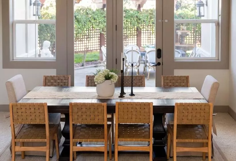 Fiano By Avantstay Centrally Located Haven W/ Stunning Courtyard & Pool Table