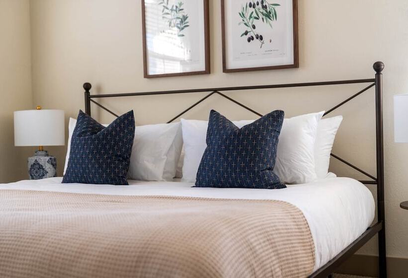 Fiano By Avantstay Centrally Located Haven W/ Stunning Courtyard & Pool Table