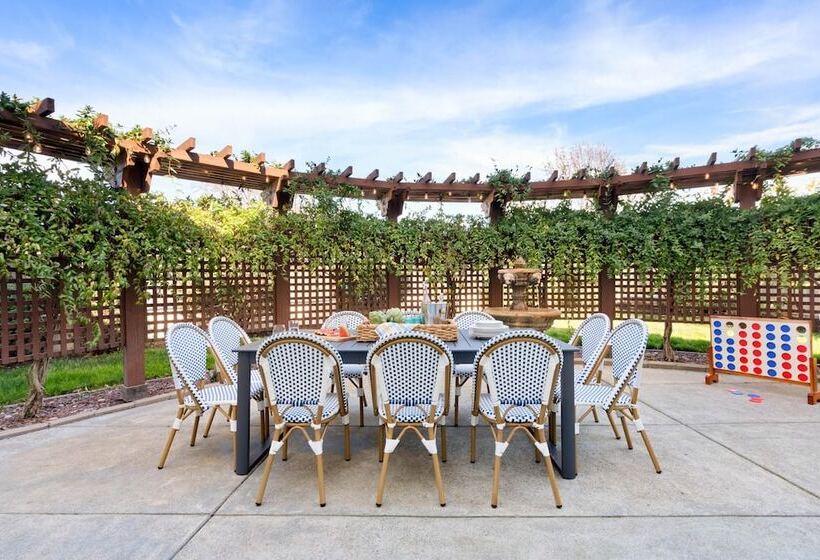 Fiano By Avantstay Centrally Located Haven W/ Stunning Courtyard & Pool Table