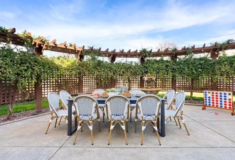 Fiano By Avantstay Centrally Located Haven W/ Stunning Courtyard & Pool Table