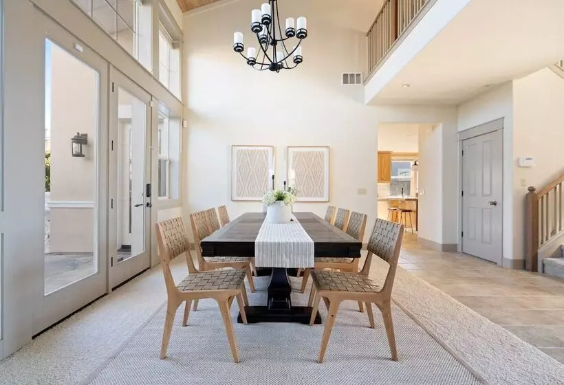 Fiano By Avantstay Centrally Located Haven W/ Stunning Courtyard & Pool Table