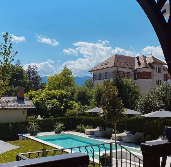 هتل Villa Pomona