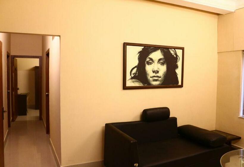 پانسیون Crossroads Ha135