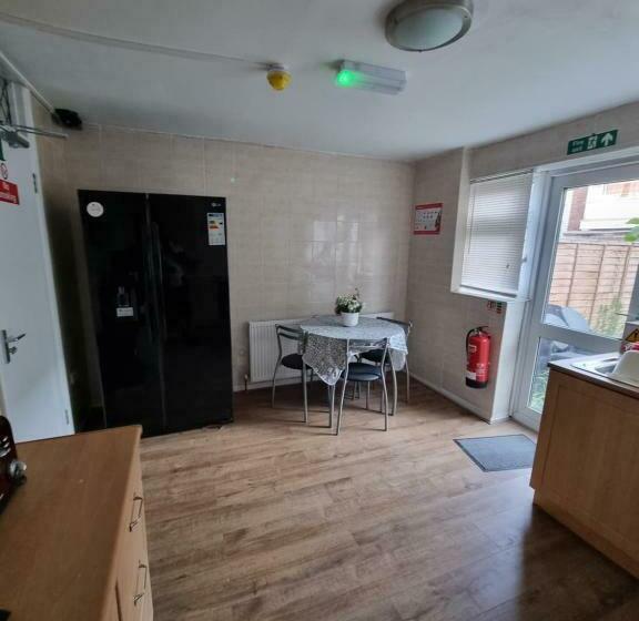 פנסיון Star Homes