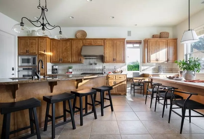 Villa Verdot By Avantstay Spectacular 6 Br Estate W Pool, Hot Tub, Tennis& B Ball Courts