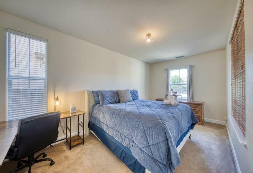 Wine Makers Two Story 6 Bed With Large Kitchen