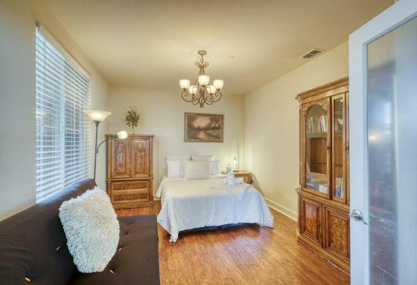 Wine Makers Two Story 6 Bed With Large Kitchen