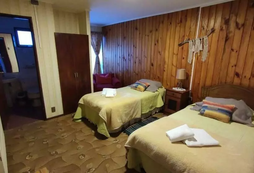 هتل Hostal Los Pinos