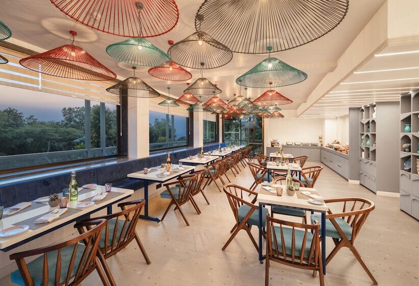 Hotel Infinitea Centric Dharamshala