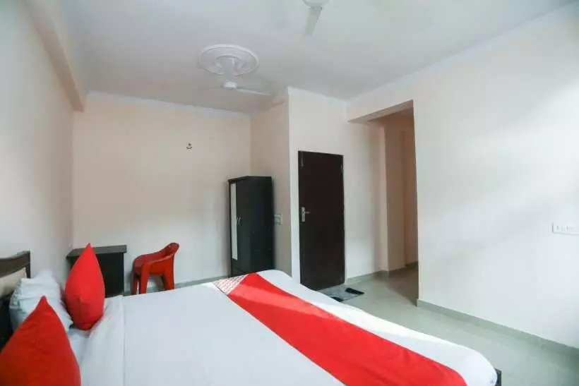 ホテル Pop 91393 Krishna Residency Inn