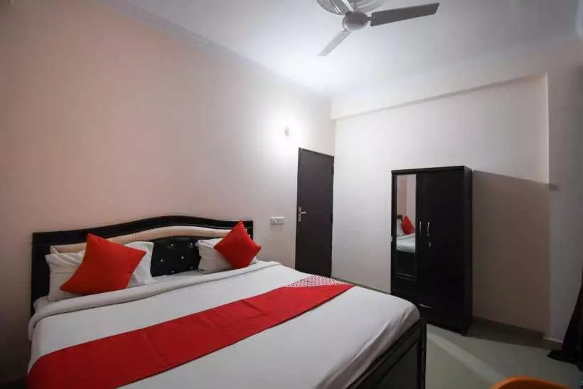 ホテル Pop 91393 Krishna Residency Inn