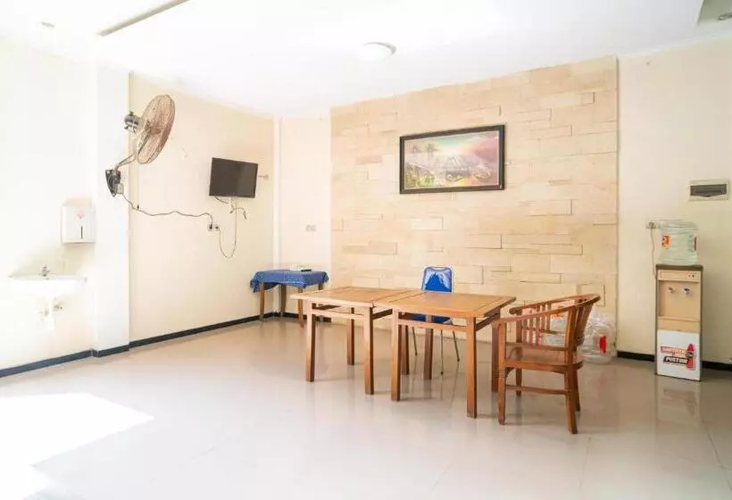 Hotelli Reddoorz Plus Syariah @ Jalan Dokter Wahidin Bojonegoro