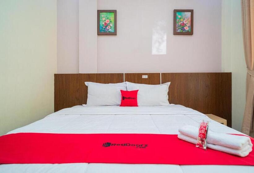 酒店 Reddoorz Plus Syariah @ Jalan Dokter Wahidin Bojonegoro