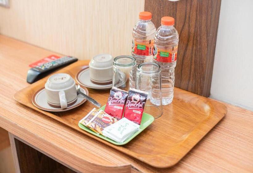 酒店 Reddoorz Plus Syariah @ Jalan Dokter Wahidin Bojonegoro